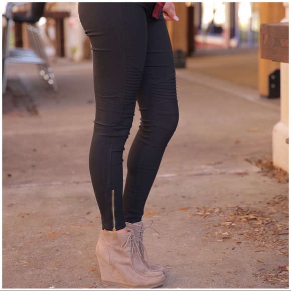 ✨RESTOCKED✨Black Moto Leggings - Picture 8 of 8